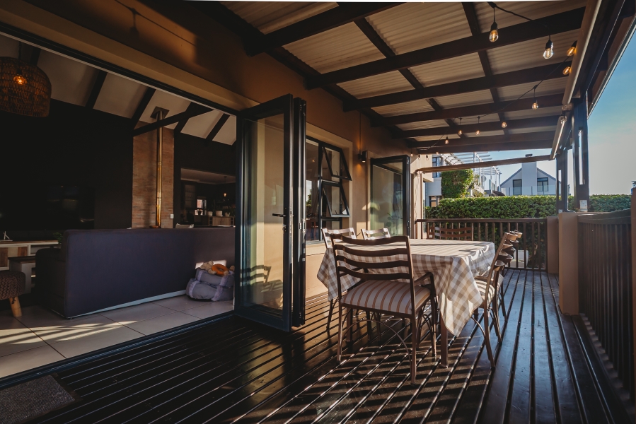 4 Bedroom Property for Sale in Kraaibosch Manor Western Cape